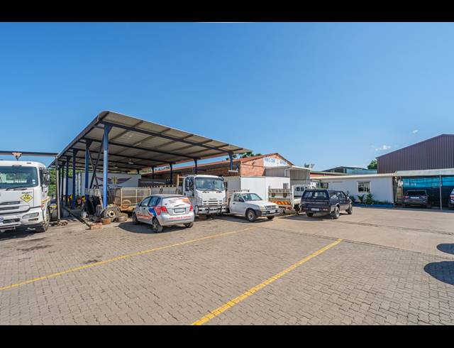 2,200M² BUSINESS CENTRE FOR SALE IN TONGAAT INDUSTRIAL